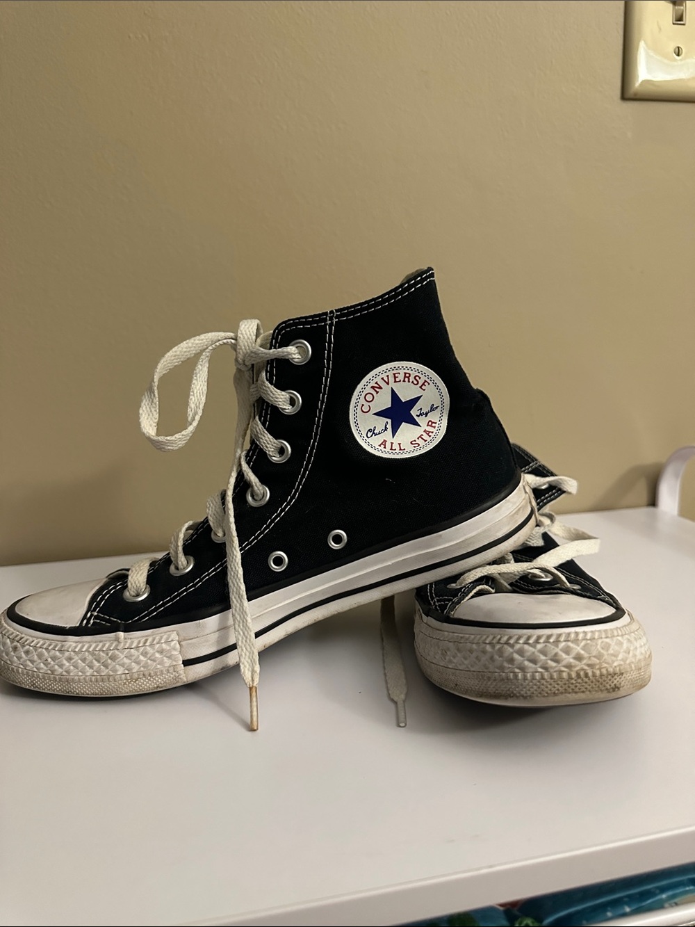 Converse  High Top Sneakers in Black and White